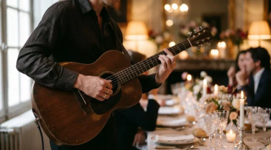 Musicien se produisant lors d'une soirée privée élégante en France